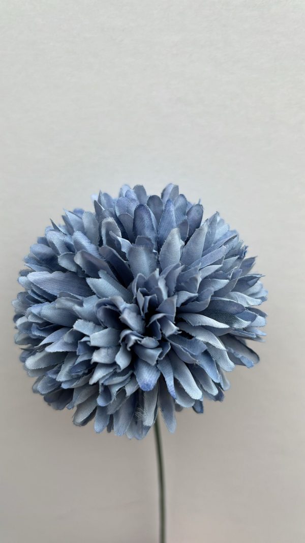Pompón azul empolvado