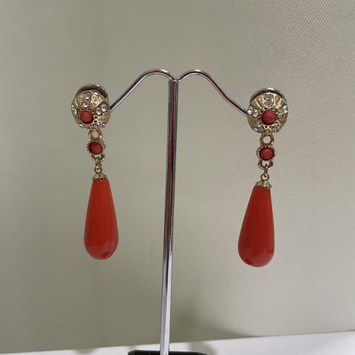 Lágrima diamante coral corta