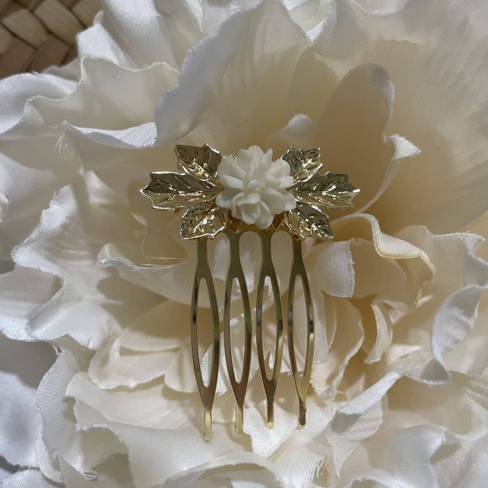 Peinecillo flor beige